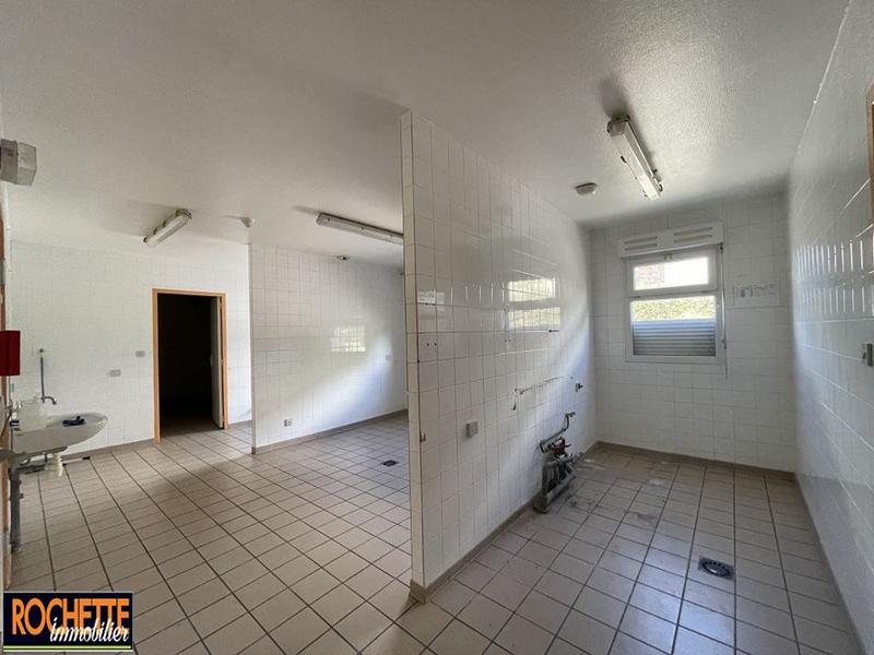 Local commercial - 850 m² - 30 pièces