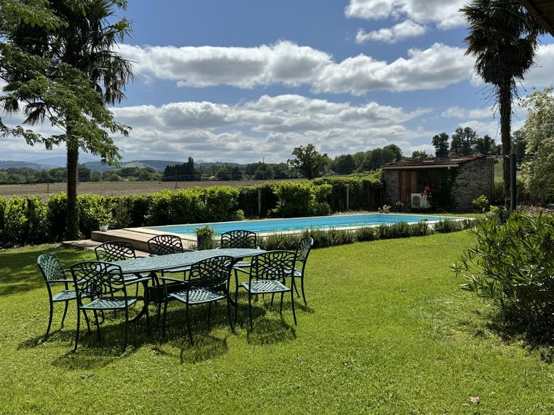 Maison - 235 m² - 8 pièces