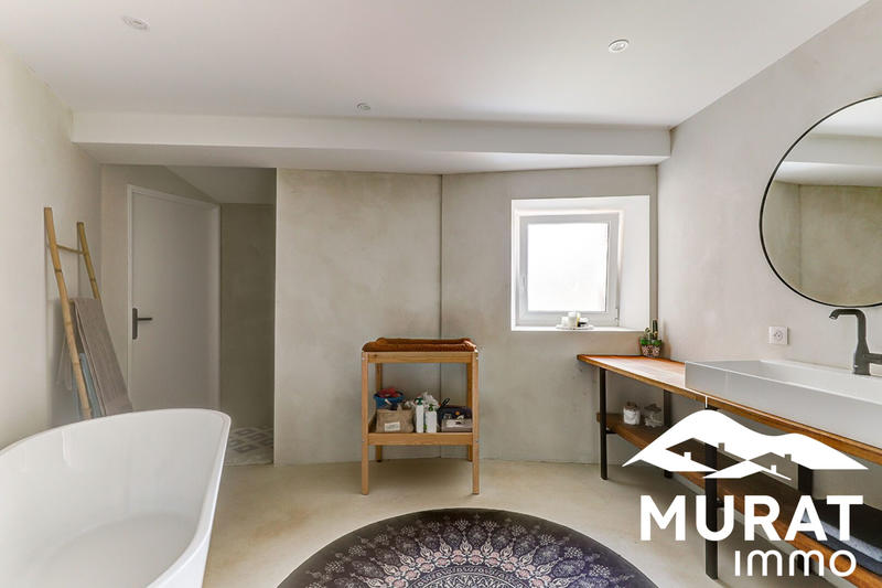 Maison - 440 m² - 8 pièces