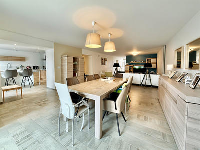 Maison - 255 m² - 7 pièces