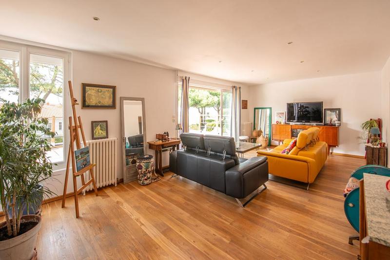 Maison - 220 m² - 6 pièces