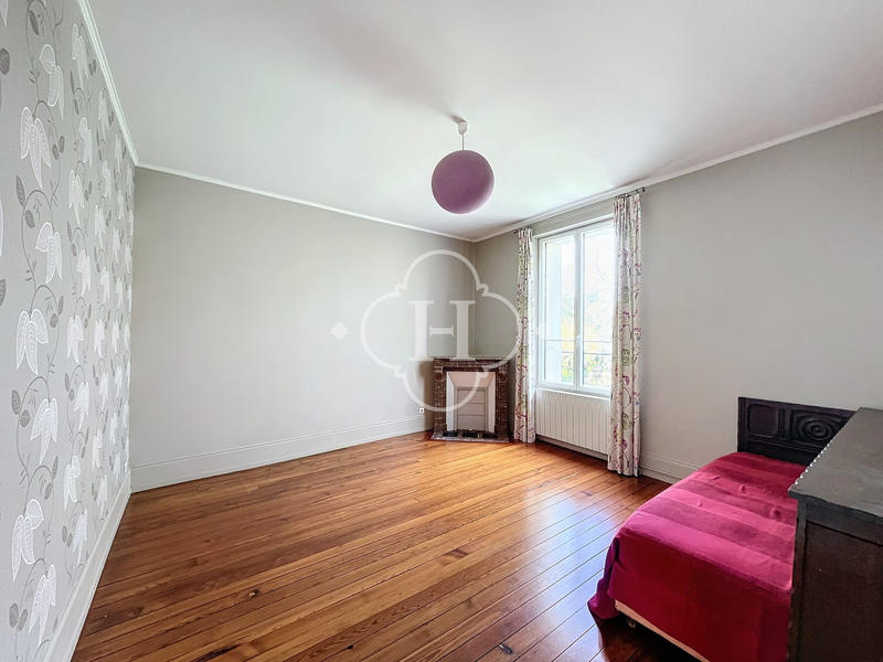 Maison - 225 m² - 8 pièces