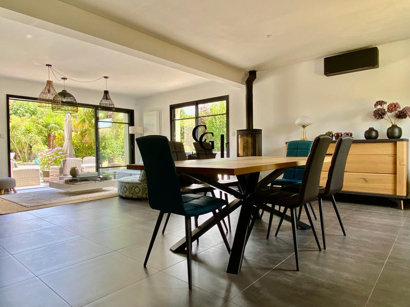 Maison - 180 m² - 7 pièces