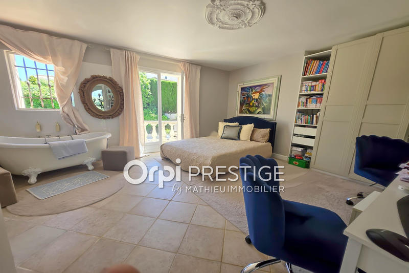 Villa - 329 m² - 12 pièces