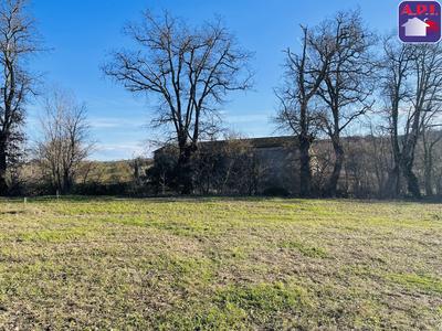 Terrain constructible - 1 334 m²