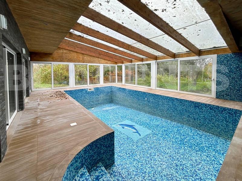 Villa - 322 m² - 6 pièces