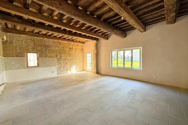 Propriété - 1 100 m² - 30 pièces