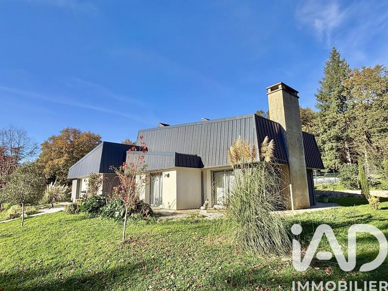 Maison - 217 m² - 8 pièces