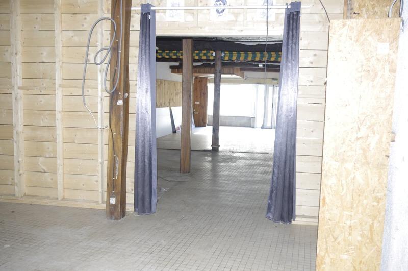 Local commercial - 300 m² - 4 pièces