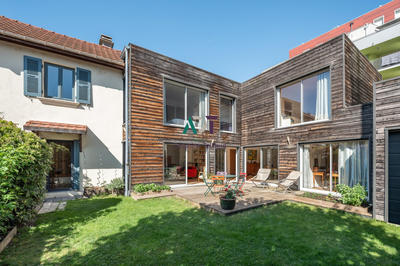 Maison - 240 m² - 8 pièces