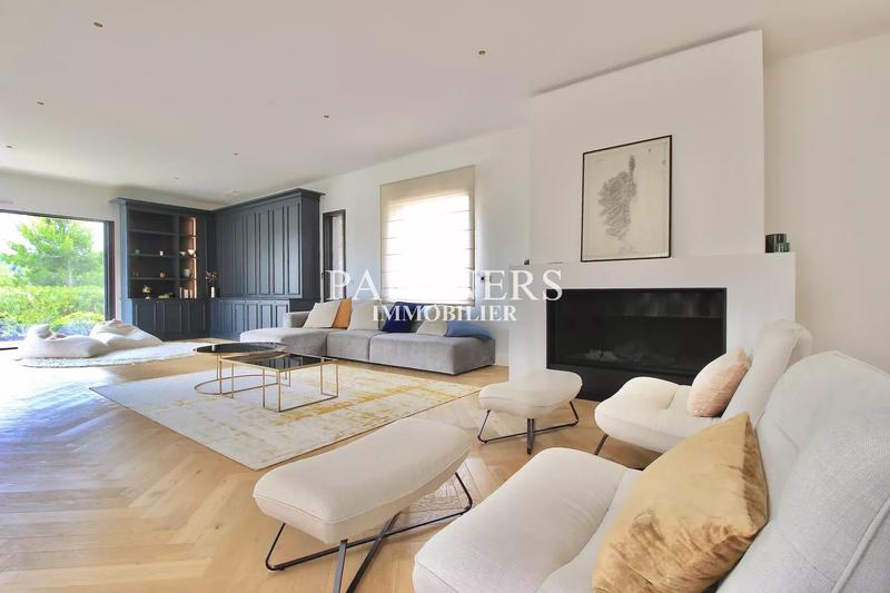 Maison - 285 m² - 8 pièces