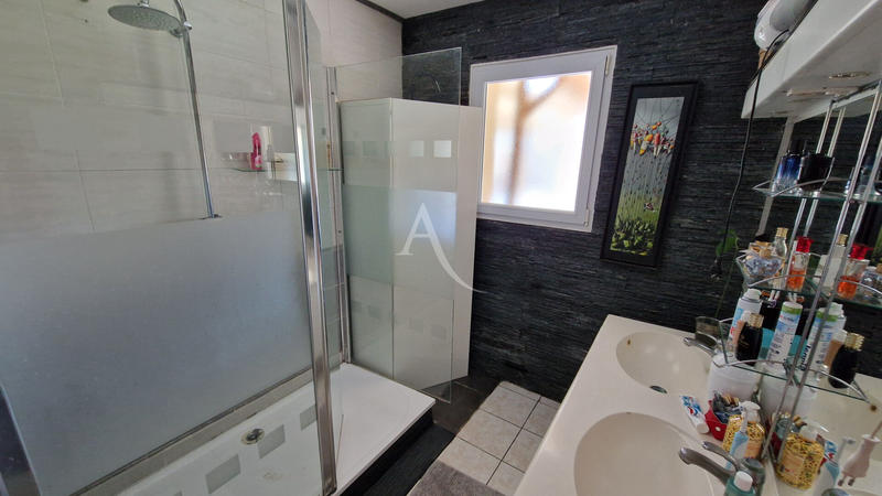 Maison - 180 m² - 7 pièces