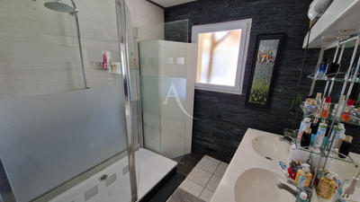 Maison - 180 m² - 7 pièces