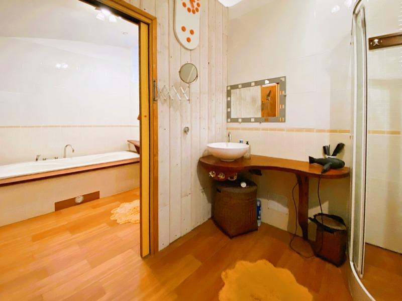 Maison - 220 m² - 7 pièces