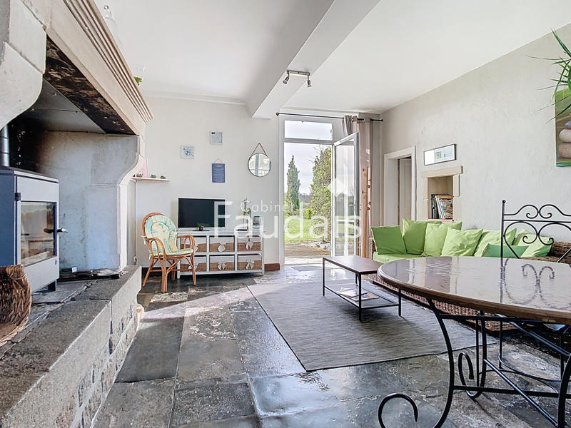 Propriété - 330 m² - 10 pièces