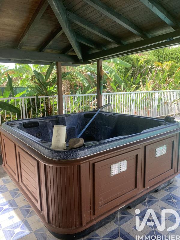 Maison - 330 m² - 10 pièces