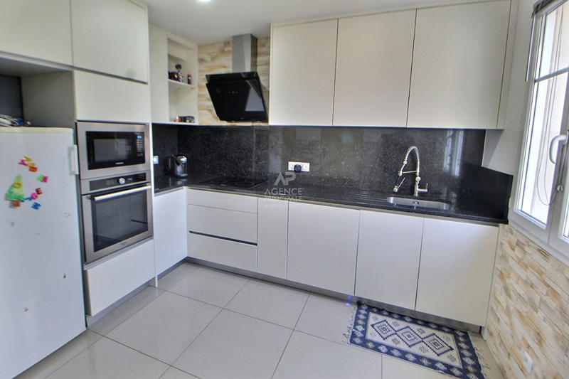 Maison - 80 m² - 5 pièces