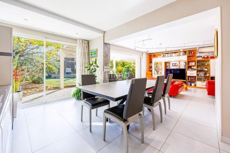 Maison - 227 m² - 8 pièces