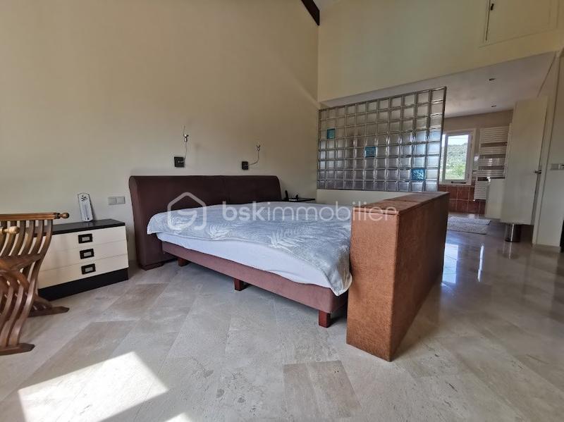 Villa - 230 m² - 6 pièces