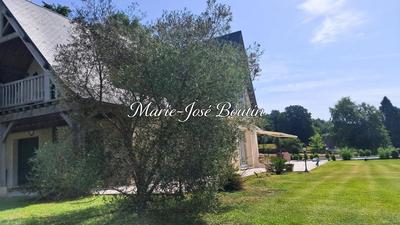 Maison - 230 m² - 7 pièces