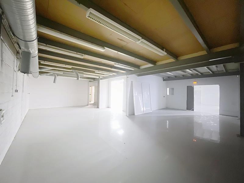Entrepôt - 1 340 m²