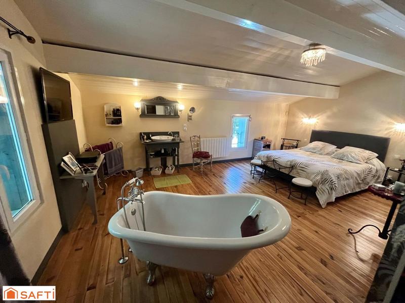 Maison - 200 m² - 8 pièces