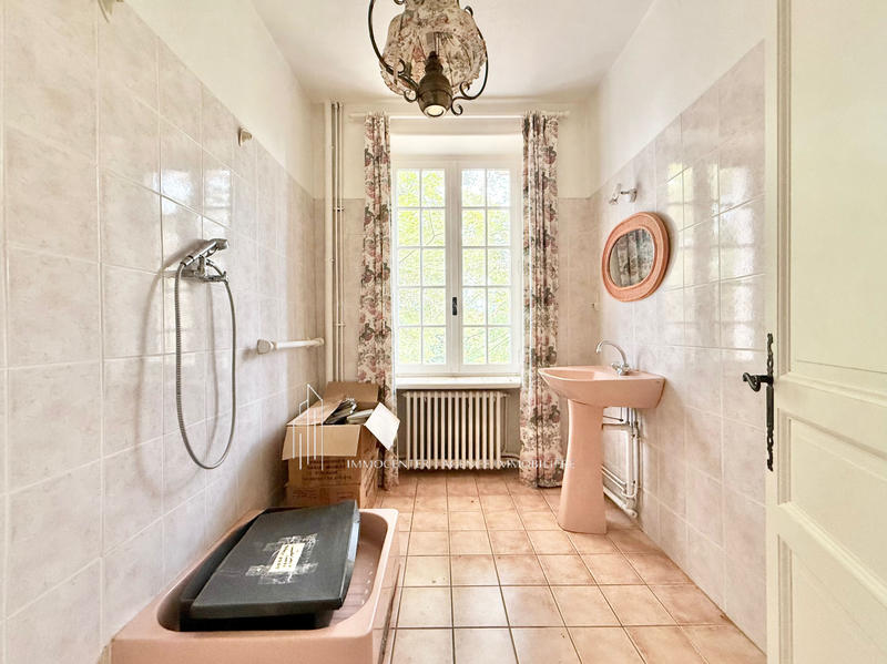 Propriété - 300 m² - 9 pièces