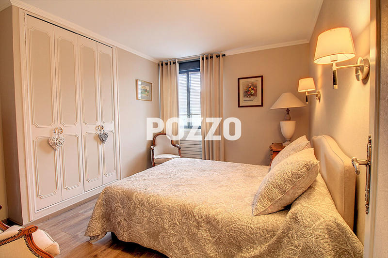 Maison - 286 m² - 7 pièces