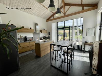 Maison - 200 m² - 6 pièces