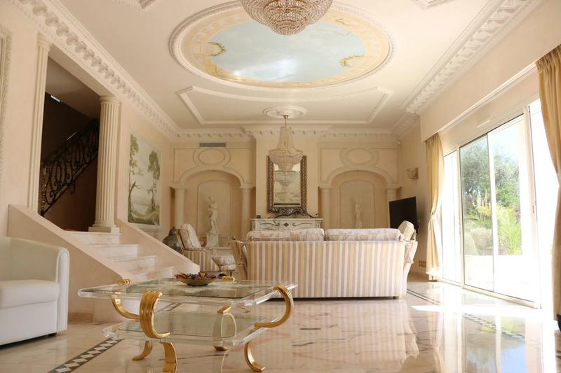 Villa - 318 m² - 8 pièces