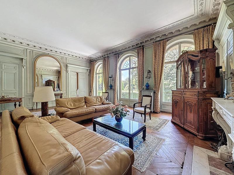 Appartement - 189 m² - 8 pièces