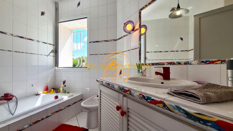 Maison - 187 m² - 8 pièces