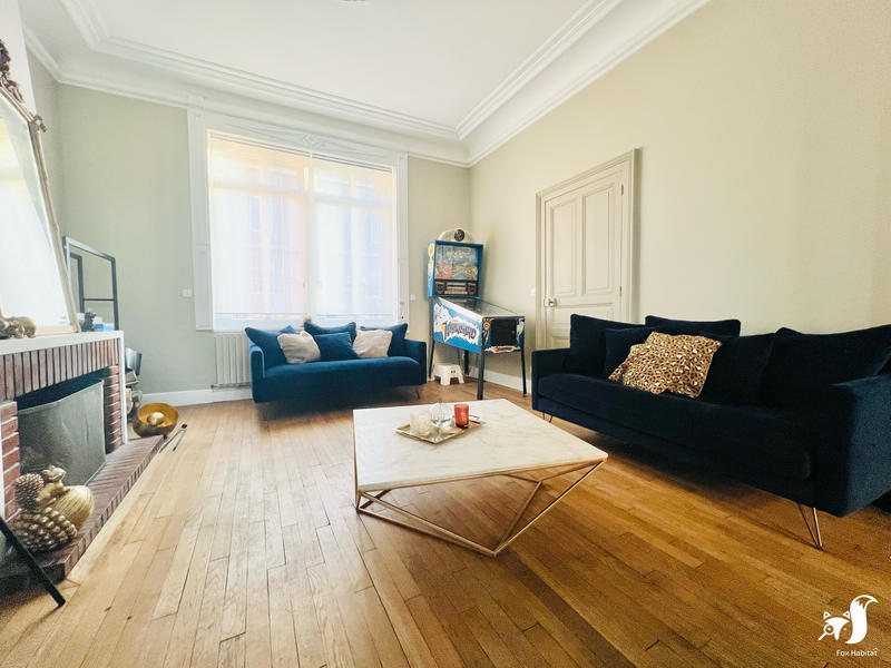 Maison - 275 m² - 8 pièces