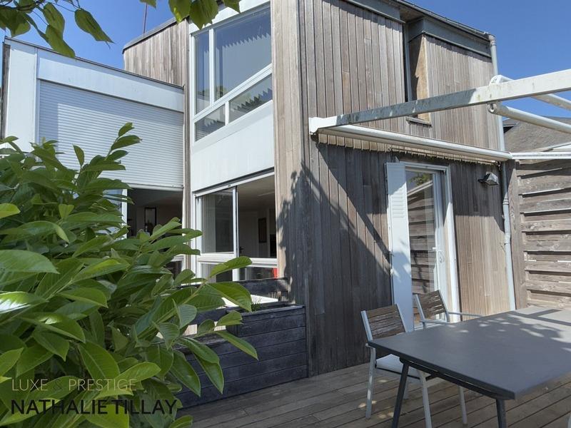 Maison - 330 m² - 8 pièces