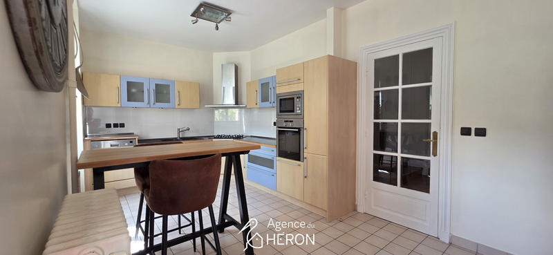 Maison - 240 m² - 9 pièces