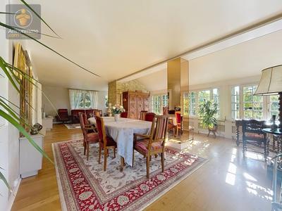 Maison - 200 m² - 8 pièces