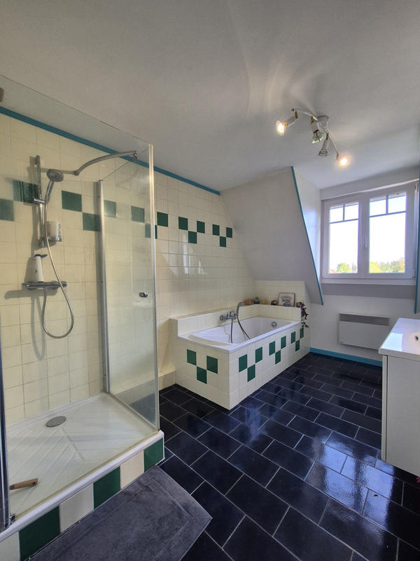 Maison - 180 m² - 8 pièces