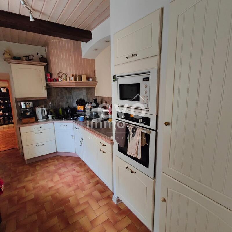 Maison - 202 m² - 8 pièces