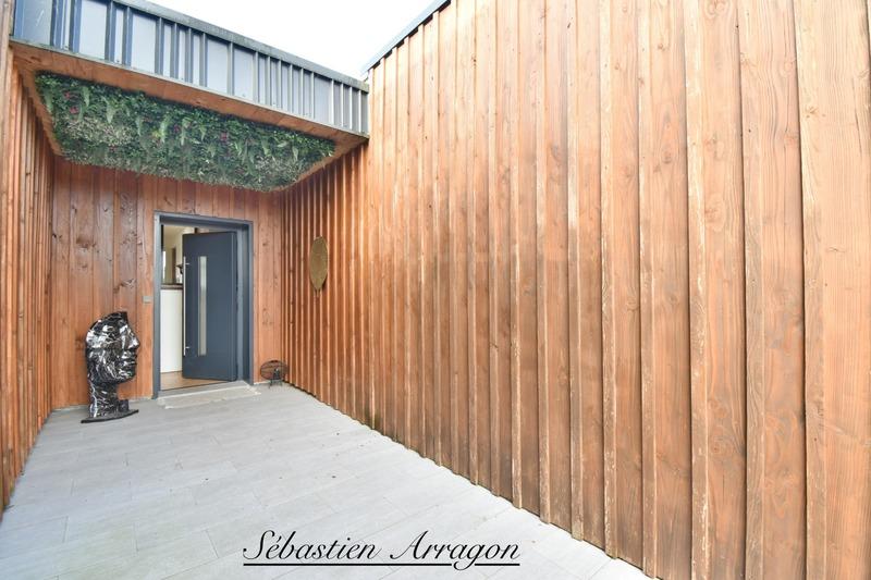 Maison - 212 m² - 6 pièces