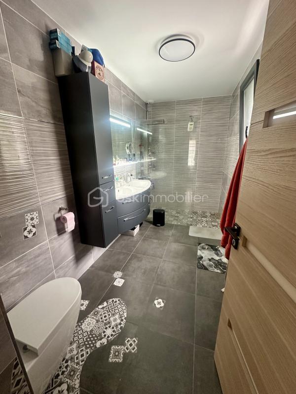 Maison - 248 m² - 11 pièces