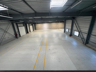 Local d'activités - 1 701 m²