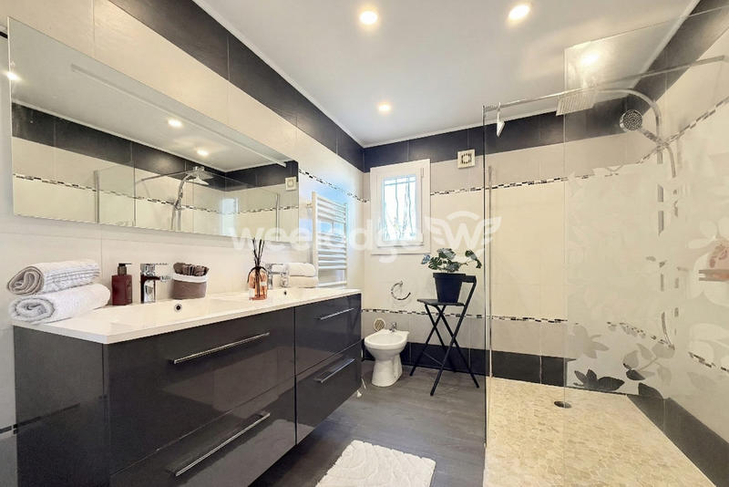 Maison - 168 m² - 7 pièces