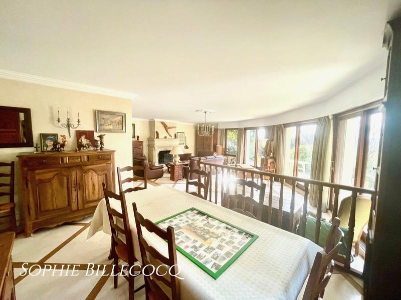 Maison - 248 m² - 8 pièces