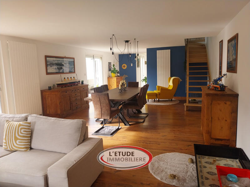 Maison - 203 m² - 9 pièces