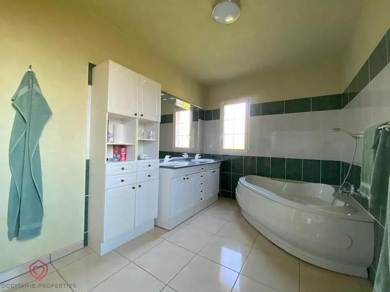 Maison - 215 m² - 5 pièces