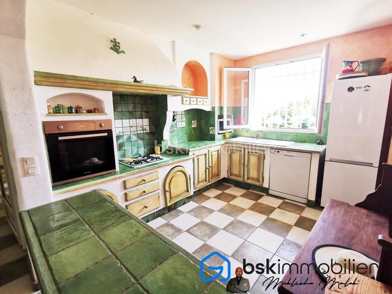 Maison - 208 m² - 7 pièces