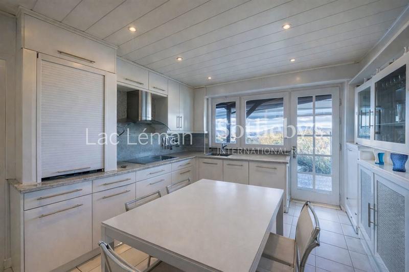 Maison - 300 m² - 8 pièces