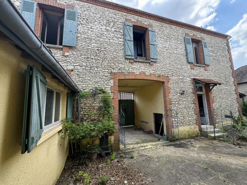 Maison - 274 m² - 9 pièces
