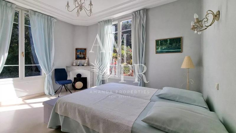 Villa - 350 m² - 8 pièces