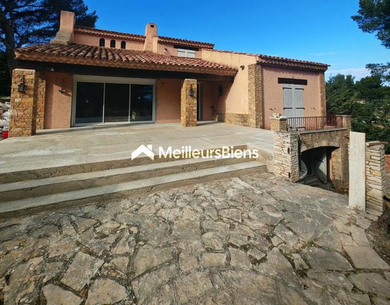 Propriété - 200 m² - 10 pièces